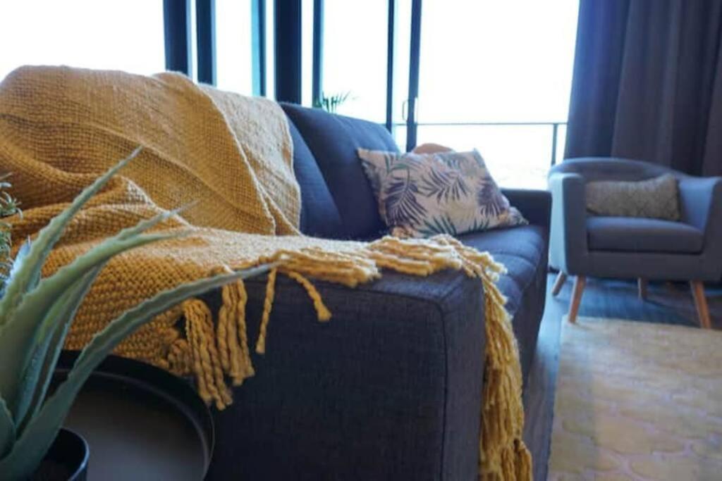 Apartment 5 Star Beachfront Sky In Prime Location *